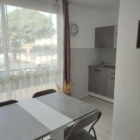 Avec Piscine Apartment