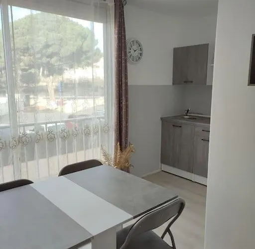 Avec Piscine アパート